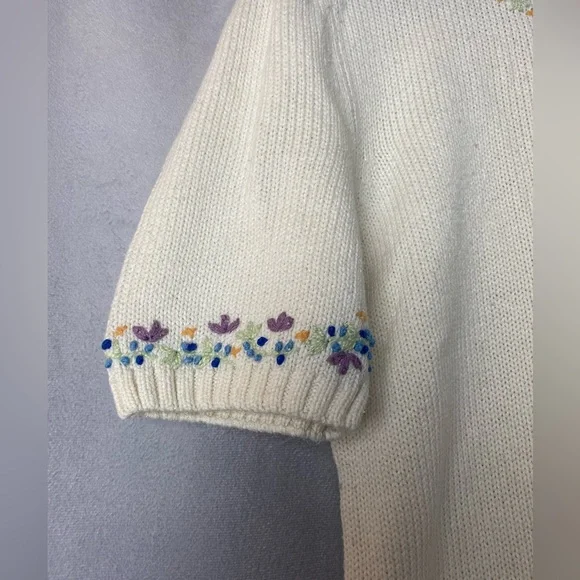 Vtg L.L. Bean Cream Embroidered Floral Knit Cottagecore Spring Sweater M - Picture 3 of 7